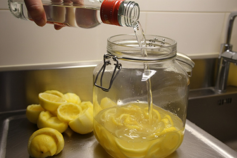Limoncello selber machen: So gelingt der italienische Zitronenlikör
