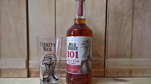 Wild Turkey 101 Bourbon mit Glas