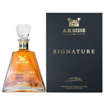 A.H. Riise Signature - 0,7L 43,9% vol A.H. Riise Signature - 0,7L 43,9% vol