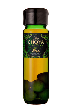 Choya Extra Years mit ganzen Ume-Früchten - 0,7L 17% vol