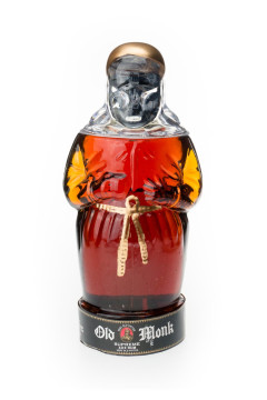 Old Monk Rum Supreme aus Indien (Mönchsflasche) - 0,7L 42,8% vol Old Monk Rum Supreme aus Indien (Mönchsflasche) - 0,7L 42,8% vol